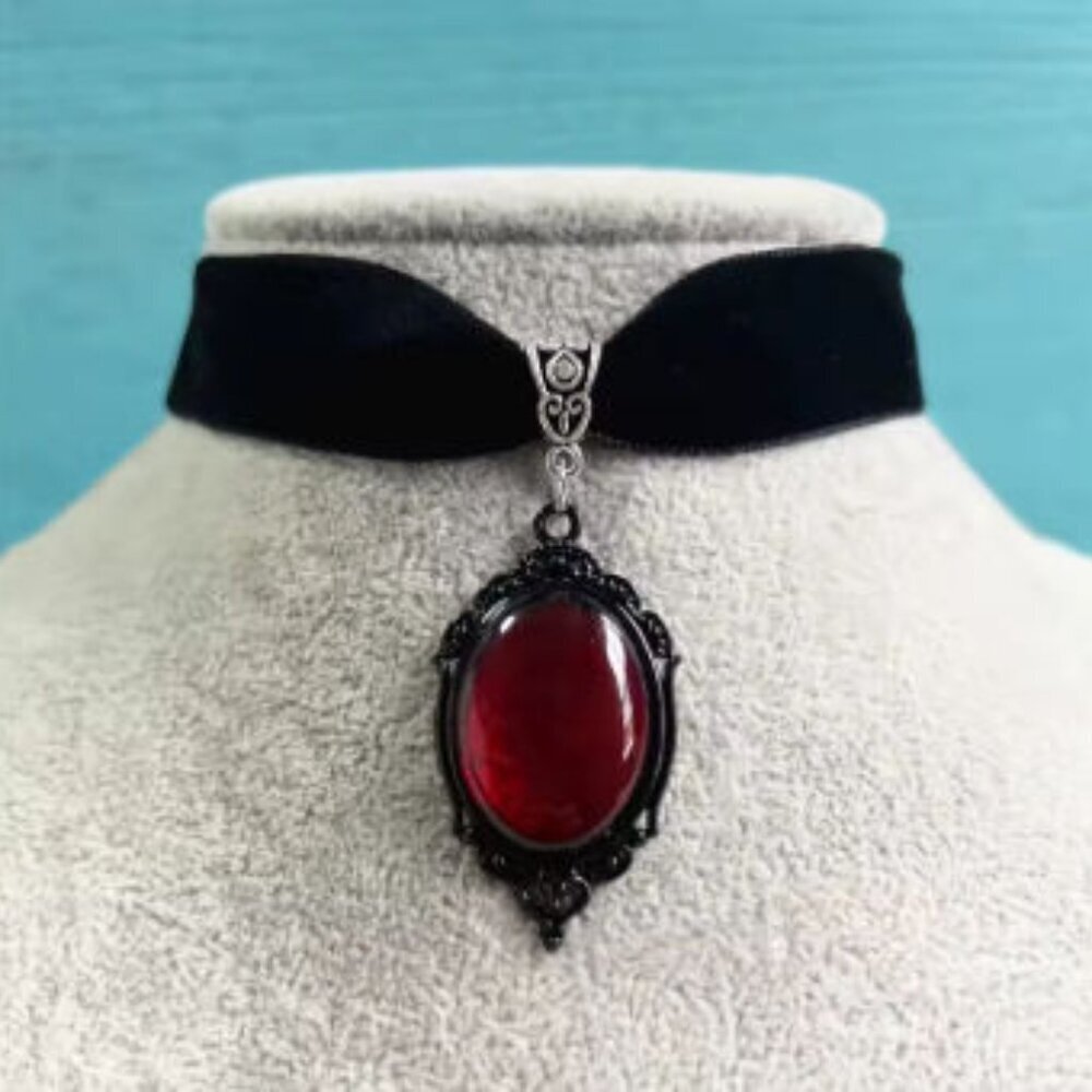 Gothic Victorian Black Velvet Choker with Red Gem Pendant – Vintage Style - NEW
